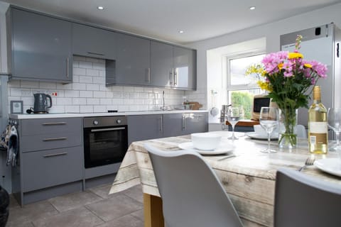 Kitchen with electric oven, hob and extractor hood