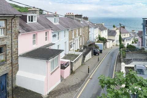 Ellesmere (pink house)