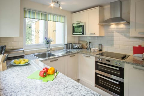 Kitchen: cooker, microwave and toaster