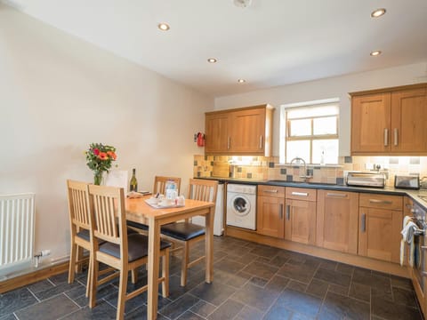 Kitchen/dining room, washing machine, toaster, dishwasher, table with four chairs and window