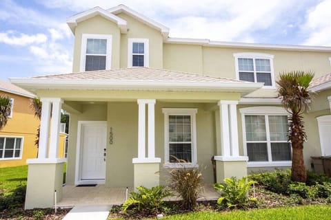 Exterior view#Disney #Parks #Clermont #Townhouse #Vacation #Rental #Orlando #Heatedpool
