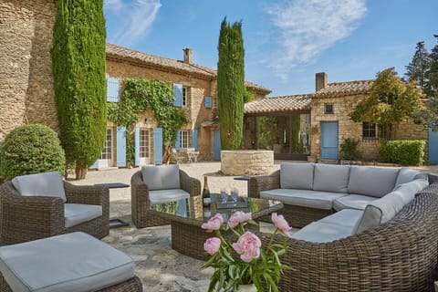 Magnificent villa to rent in the heart of Provence with heated swimming pool