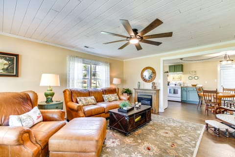 Killen Vacation Rental | 2BR | 1.5BA | 1,138 Sq Ft | Stairs Required