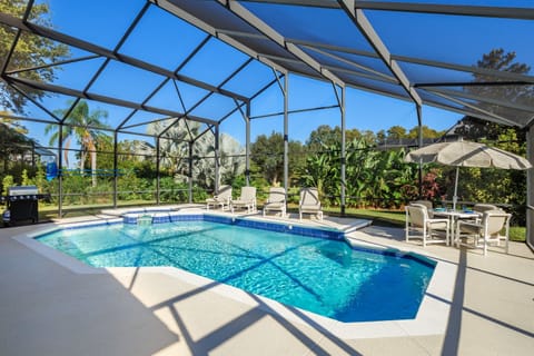 Private Pool and Hot Tub / Spa backing on to Gardens