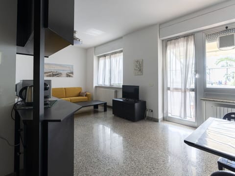 Sky, Furniture, Cloud, Plant, Table, Building, Chair, Interior Design, Tree, Urban Design