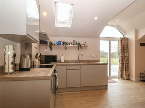 Fridge, dishwasher, electric kettle, cookware/dishes/utensils