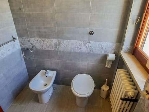 Cloud, Sky, Plant, Arecales, Shade, Tree, Coastal And Oceanic Landforms, Leisure, Terrestrial Plant, Boat