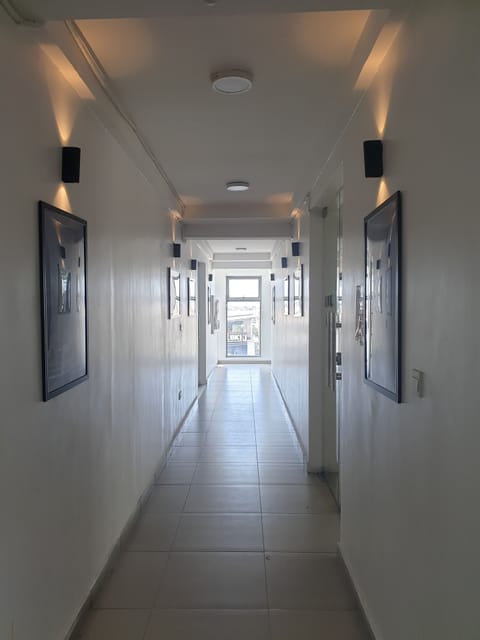 Handrails in hallways