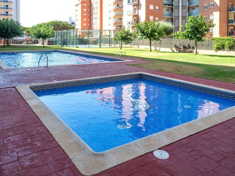 Water, Plant, Property, Swimming Pool, Building, Window, Azure, Rectangle, Blue, Tree