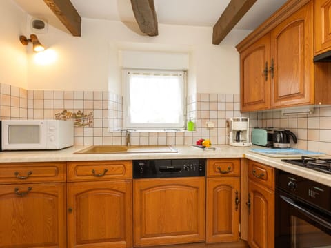 Cabinetry, Countertop, Kitchen Sink, Property, Sink, Furniture, Kitchen, Wood, Tap, Kitchen Appliance