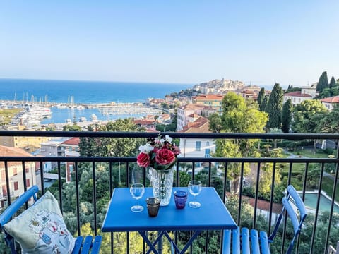 Table, Flower, Sky, Water, Plant, Property, Furniture, Blue, Tableware, Azure