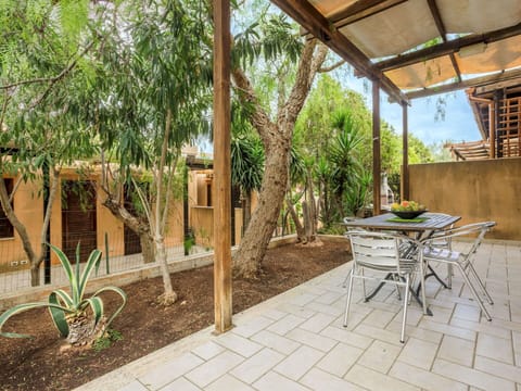 Plant, Property, Table, Wood, Tree, Shade, Chair, Outdoor Furniture, Grass, Leisure