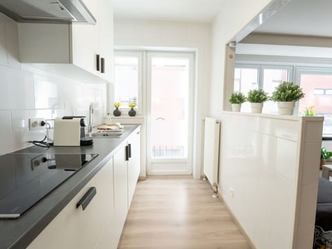 Cabinetry, Property, Plant, Window, Interior Design, Kitchen Stove, Wood, Architecture, Countertop