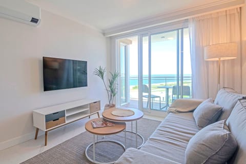 Apartment | Living area | 50-inch Smart TV with satellite channels
