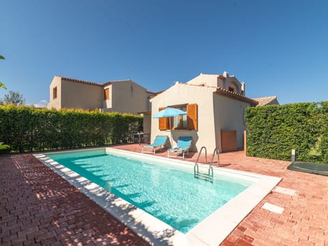 Water, Sky, Plant, Property, Swimming Pool, Grass, Shade, Leisure, Real Estate, Rectangle