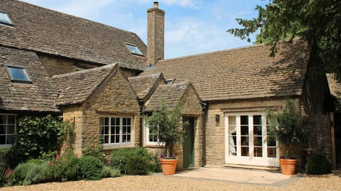 Rear Entrance, Ashworth House, Bolthole Retreats