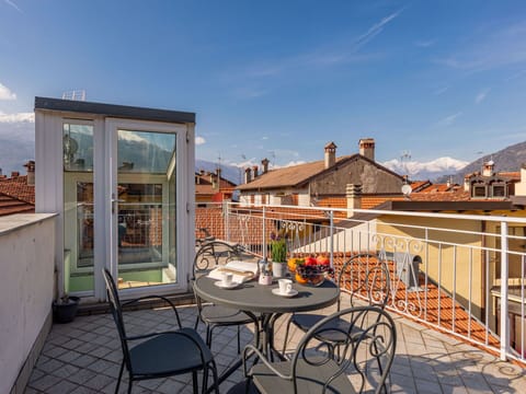 Sky, Cloud, Property, Furniture, Building, Flowerpot, Table, Azure, Chair, Wood
