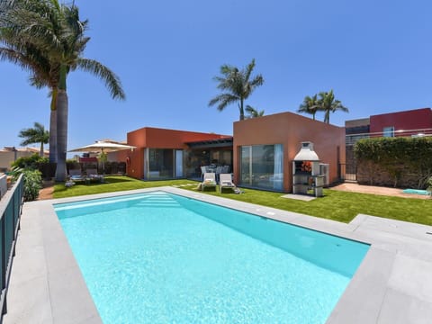Water, Sky, Plant, Swimming Pool, Blue, Azure, Tree, Building, Architecture, Rectangle