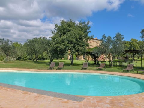 Tree, Estate, Shade, Hacienda, Swimming Pool, Garden, Lawn, Landscaping, Yard