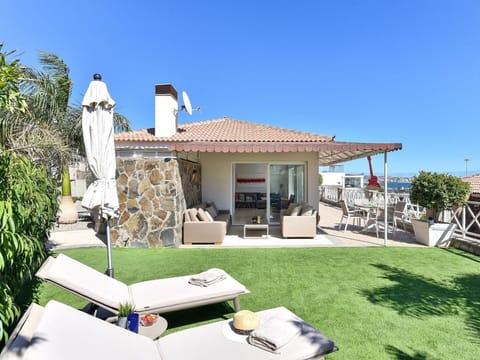 Water, Sky, Cloud, Property, Swimming Pool, Seaside Resort, Azure, Blue, Building, Outdoor Furniture