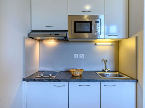 Cabinetry, Countertop, Kitchen Sink, Property, Kitchen Appliance, Product, Kitchen Stove, Building, Sink, Kitchen