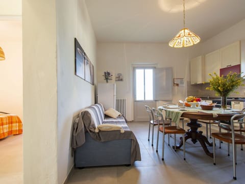 Water, Building, Property, Sky, Plant, Tree, Window, Leisure, Urban Design, Swimming Pool