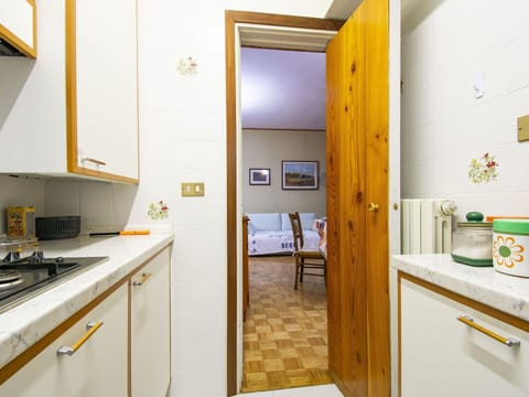 Cabinetry, Building, Property, Countertop, Furniture, Kitchen Appliance, Kitchen, Home Appliance, Lighting, Door