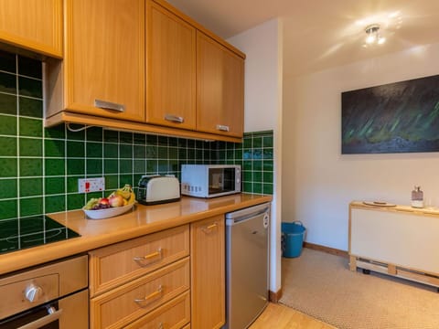 Cabinetry, Property, Furniture, Countertop, Drawer, Wood, Building, Interior Design, Flooring, Floor