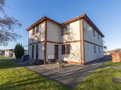 Sky, Plant, Property, Window, Building, Tree, Land Lot, House, Grass, Cottage