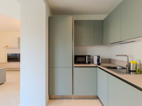 Plant, Building, Sky, Window, House, Vegetation, Tree, Biome, Neighbourhood