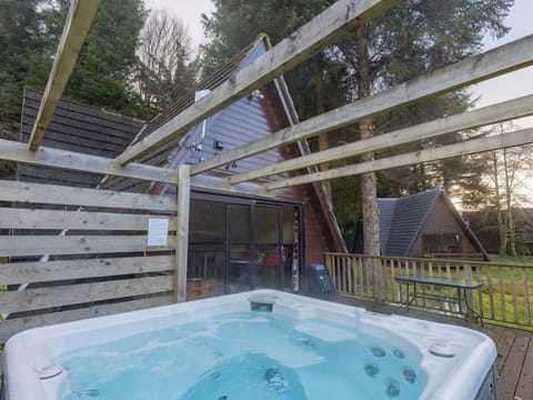 Water, Plant, Building, Tree, Wood, Swimming Pool, Architecture, Shade, Leisure, Cottage