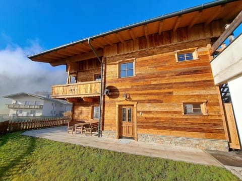Sky, Building, Property, Window, Plant, Wood, House, Land Lot, Cottage, Cloud