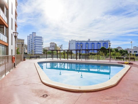 Building, Cloud, Sky, Plant, Daytime, Property, Window, Water, Swimming Pool, Azure