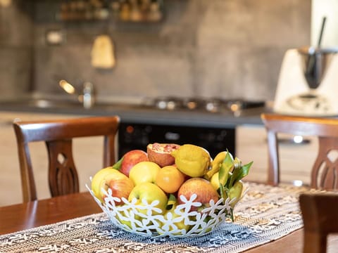Building, Cloud, Sky, Plant, Daytime, Property, Window, Water, Swimming Pool, Azure