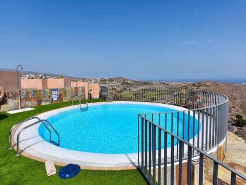 Sky, Water, Property, Daytime, Plant, Building, Nature, Azure, Swimming Pool, Fence