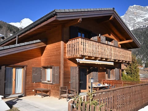 Sky, Plant, Property, Building, Mountain, Wood, Tree, Slope, Cottage, Window
