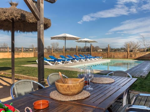 Table, Sky, Water, Furniture, Property, Tableware, Cloud, Azure, Swimming Pool, Chair