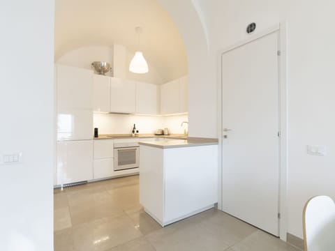 Cabinetry, Countertop, Building, Wood, Flooring, Kitchen, House, Floor, Kitchen Stove, Houseplant