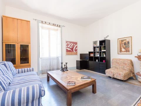 Table, Furniture, Property, Picture Frame, Wood, Couch, Interior Design, Window, Floor, Flooring