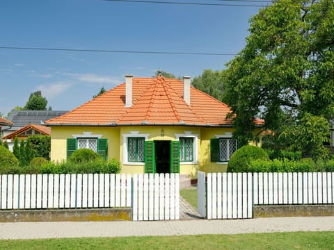 Plant, Property, Sky, Window, Building, Tree, Fence, Picket Fence, Land Lot, House