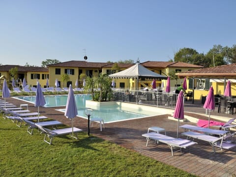 Sky, Water, Swimming Pool, Shade, Outdoor Furniture, Sunlounger, Building, Tree, Leisure, Recreation