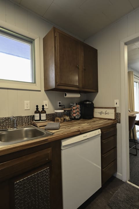Spacious kitchen to prepare meals
