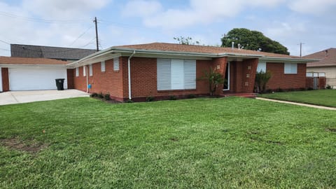 beautiful corner lot home 2 blocks from beach