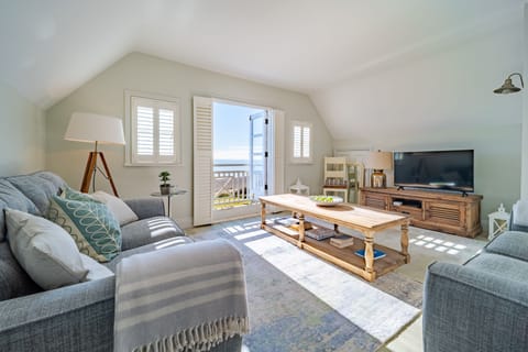 4 Truman Lodge, Thorpeness: The light-filled living room overlooks the sea