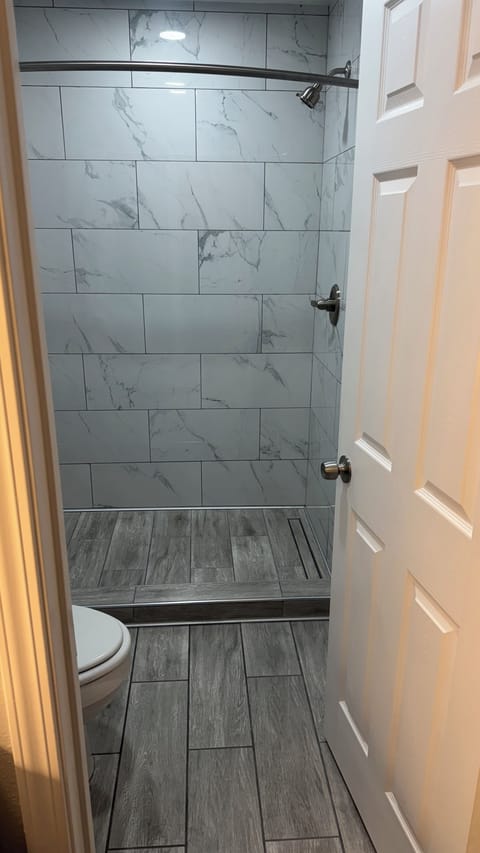 Standard Double Room | Bathroom | Hair dryer, towels, soap, shampoo