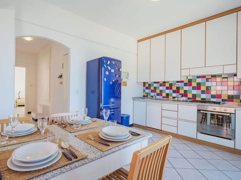 Furniture, Cabinetry, Tableware, Dishware, Table, Building, Interior Design, Drawer, Floor, Flooring