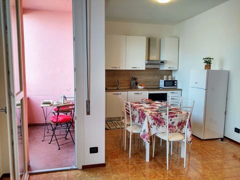 Furniture, Tableware, Table, Bottle, Building, Wood, Drinkware, Window, Chair, Flooring