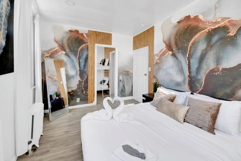 Luxury House | 3 bedrooms, in-room safe, desk, iron/ironing board