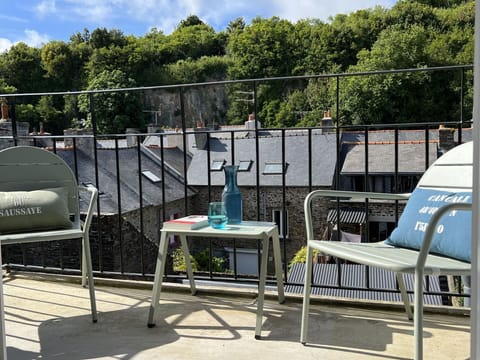 Cloud, Sky, Tree, Shade, Chair, Fence, Gas, Outdoor Furniture, Urban Design, Road Surface