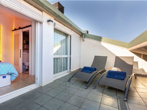 Furniture, Azure, Sky, Wood, Shade, Lighting, Interior Design, Comfort, Window, Building